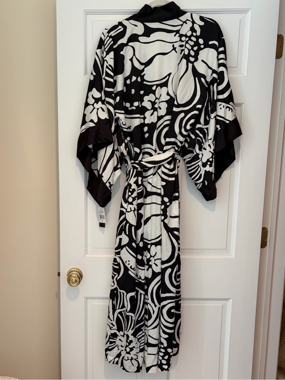 NWT Natori Tuvala Robe With Border Black and White Floral Wrap - Picture 2 of 12